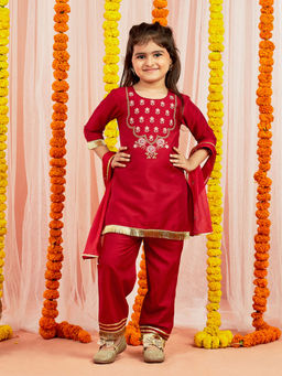 Vastramay - Girls Red Embroidered Sequined Kurta Pyjama & Dupatta (Set of 3)