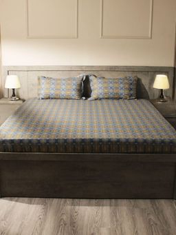 House of Owlet - Multi-Color Abstract 400TC Super King Bedsheet with 2 Pillow Covers