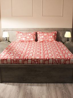 House of Owlet - Red Abstract 400TC Super King Bedsheet with 2 Pillow Covers