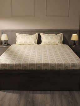 House of Owlet - Cream Floral 400TC Super King Bedsheet with 2 Pillow Covers