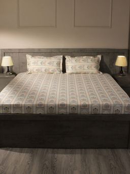 House of Owlet - Cream Floral 400TC Super King Bedsheet with 2 Pillow Covers