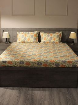 House of Owlet - Multi-Color Floral 400TC Super King Bedsheet with 2 Pillow Covers