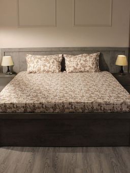House of Owlet - Brown Abstract 400TC Super King Bedsheet with 2 Pillow Covers