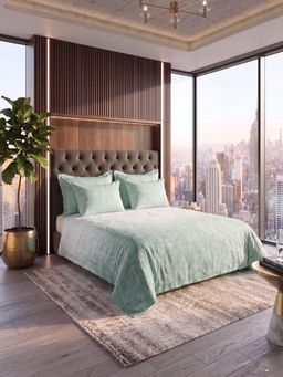 the White Moss - Pistachio Ombre250TC Spindle King Bedsheet With 2 Pillow Covers