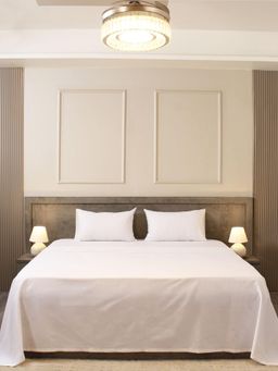 House of Owlet - White Solid 400TC Super King Bedsheet with 2 Pillow Covers