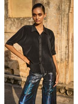 dash and dot - Black Solid Pleated Shirt
