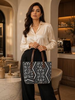 YELONA - Women's Black Woven Shoulder Bag With Pouch