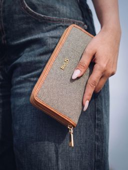 Inc.5 - Women Green Textured Bi-Folds Wallet