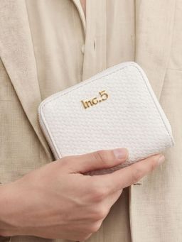 Inc.5 - Women White Textured Bi-Folds Wallet
