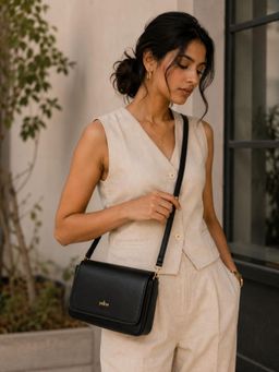 Yelloe - Black Women's Sling Bag With Detachable Strap