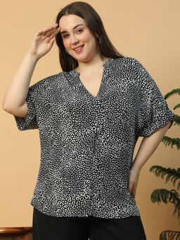 Oxolloxo - Plus Size Black Animal Print V-Neck Short Sleeve Rayon Crepe Top