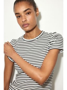 H&M - Women White Ribbed T-Shirt