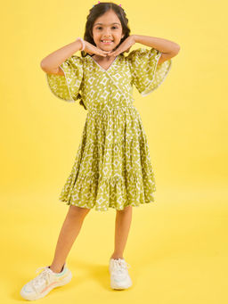 Stylo Bug - Girls Green Printed V-Neck Short Sleeves Dress