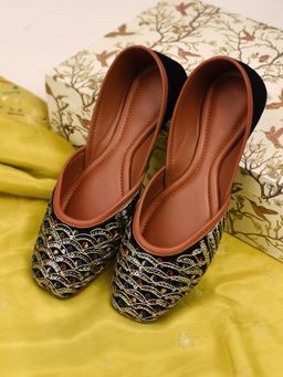 YASSIO - Women Lamya Black Thread Embroidered Juttis