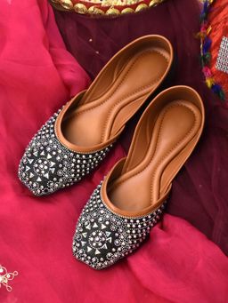 YASSIO - Women Sahar Black Silver Embroidered Juttis