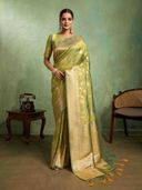 Green color option, Sold out, Currently selected