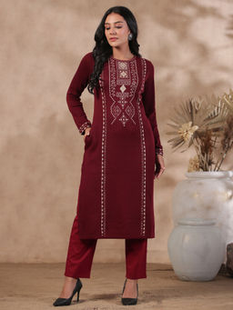 ISHIN - Women's Wine Jacquard Style Geometric Pattern Straight Winterwear Kurta