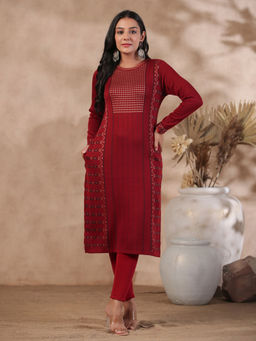 ISHIN - Women's Maroon Jacquard Style Geometric Pattern Straight Winterwear Kurta