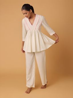 BLANC9 - Off-White Nightsuit With Contrast Pink Lace At Yoke