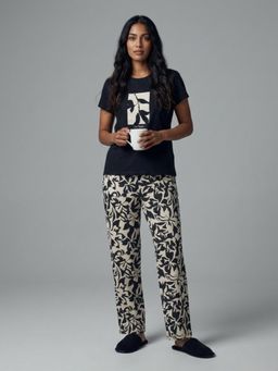 Sweet Dreams - Womens Graphic Printed Nightsuit Black