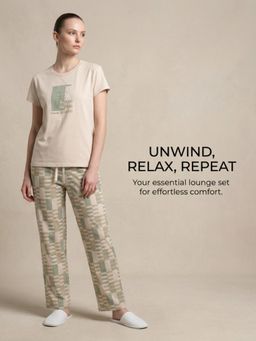 Sweet Dreams - Womens Graphic Printed Nightsuit Cream