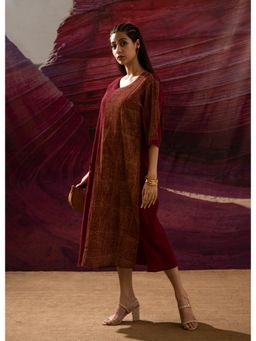 Banana Labs - Aurum Go-Gold Crinkled Maroon Dress