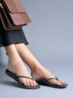 Shoetopia - Women's Black Slim-Strap Minimalist Flats