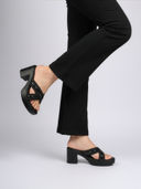 Black color option, Currently selected