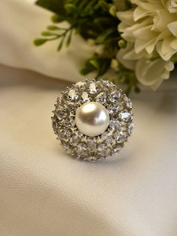 Peach Tassels - White Stone Finger Pearl Ring