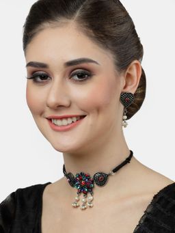 Moedbuille - Crystals & Pearls Antique Floral Design Oxidised Silver Plated Jewellery Set