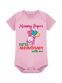 Arvesa - Mummy Papa First Anniversary With Me Printed Onesies - Pink