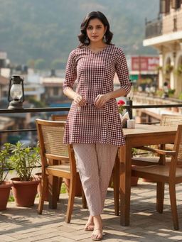 Shaily - Women Red Printed Kurti with Pant (Set of 2)