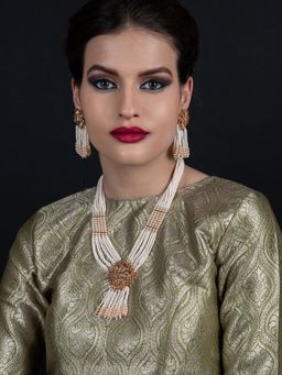 Odette - Typical faux pearl necklace with earrings