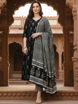 Gahan - Womens Cotton Blend Printed Anarkali Kurta Pant With Dupatta