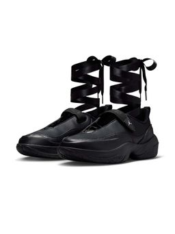 Nike - Women's Jordan Pointe Sneakers