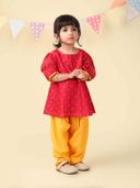 Red color option, Sold out, Currently selected