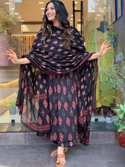 Lush Glam - Heavy Embroidery Kurta with Pant and Dupatta (Set of 3)