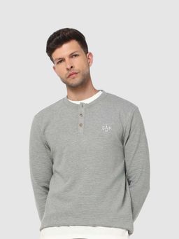 GAP - Men's Logo Slim Fit Henley Neck T-shirt
