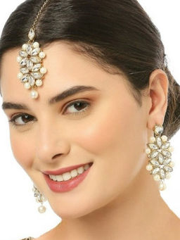 OOMPH - Gold Tone Kundan and Pearls Ethnic Maangtikka Set with Drop Earrings