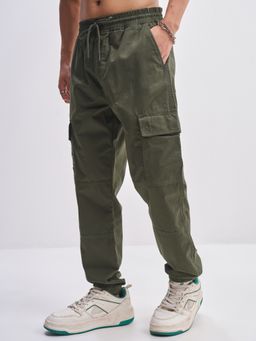 HIGHLANDER - Men Olive Solid Relaxed Fit Cargo Joggers