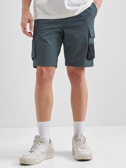 HIGHLANDER - Men Grey Solid Super Stretch Parachute Slim Fit Cargo Shorts