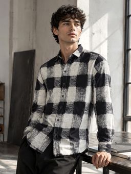 CAHOOT - Men White Buffalo Check Full Sleeve Casual Shirt