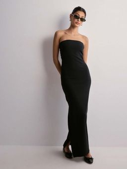COLOR CAPITAL - Black Solid Maxi Dress
