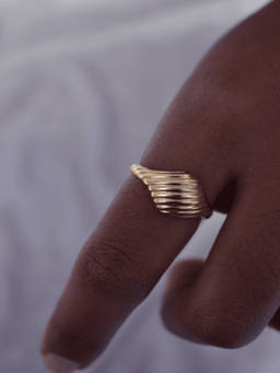 ANUSHKA JAIN JEWELLERY - 925 Ripple Signet Ring Gold