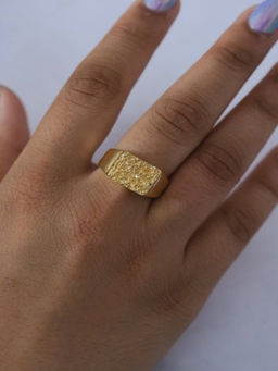 ANUSHKA JAIN JEWELLERY - 925 Hammered Square Signet Ring Gold