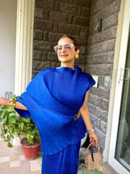 Aasabysimran - Sapphire Buckle Lunar Bloom In Electric Blue Top