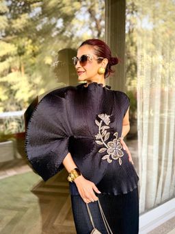 Aasabysimran - Midnight Embroidered Lunar Bloom In Black Top