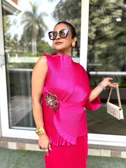 Aasabysimran - Fushia Flair Embroidered Lunar Bloom In Pink Top