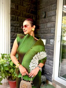 Aasabysimran - Emerald Lunar Bloom In Dark Green Top