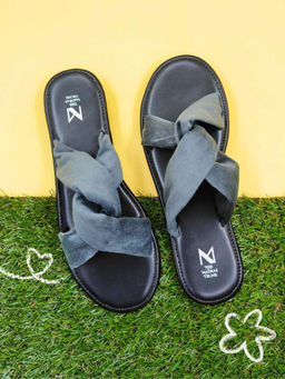 The Madras Trunk - Women Tara Flats Black & Grey